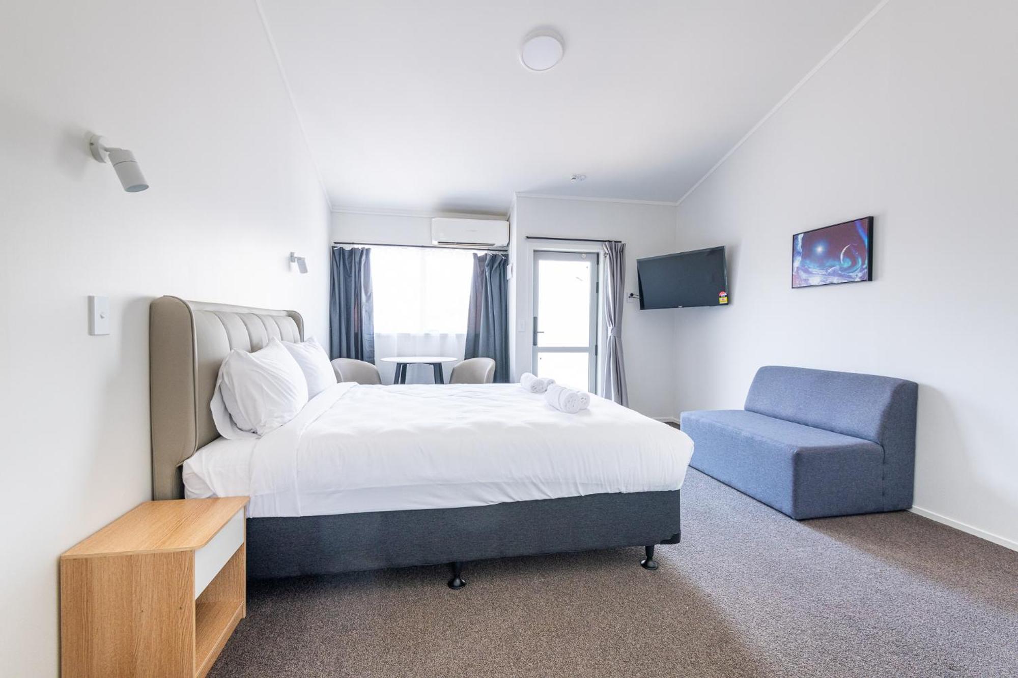 Aurora Motel 4*