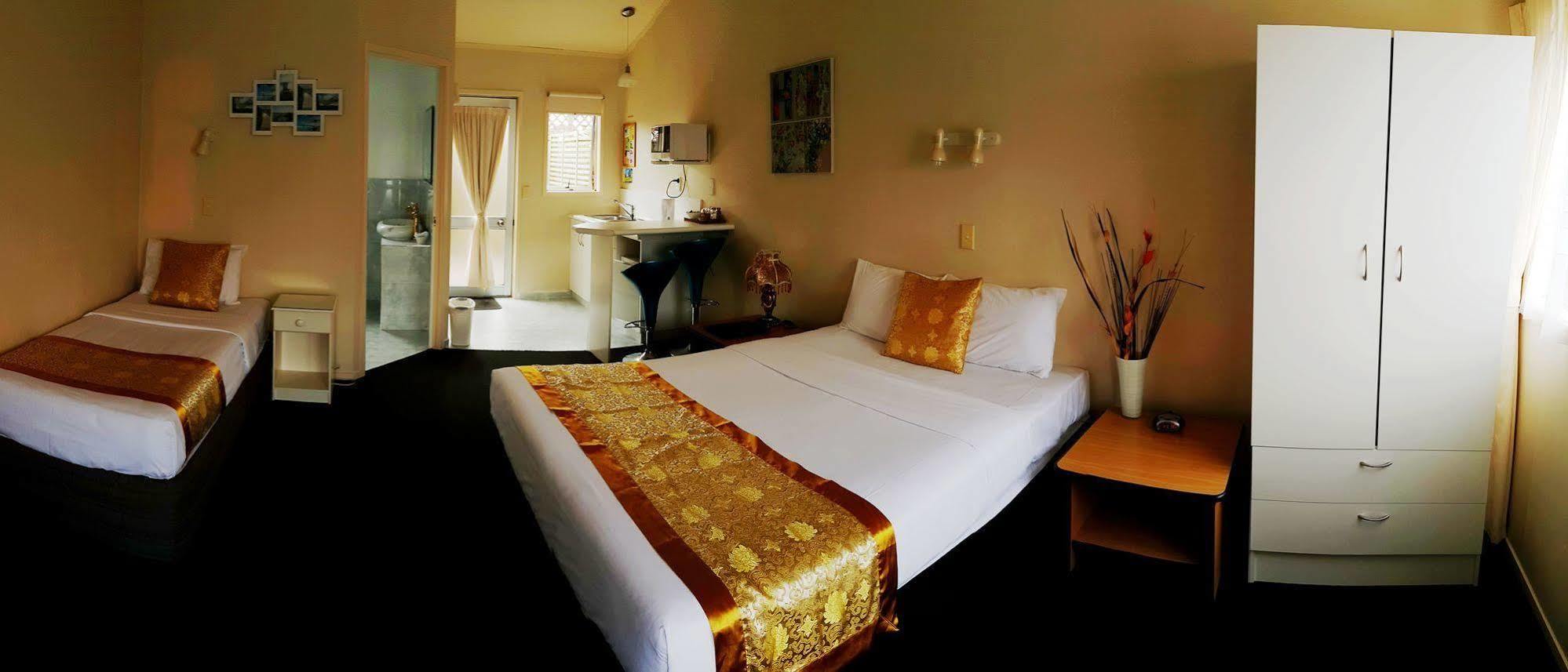 Aurora Motel 4*